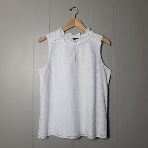ANN TAYLOR WHITE EYELET LACE RUFFLE SLEEVELESS BLOUSE KEYHOLE NECK WOMENS LARGE